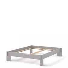 Ce format queen size, offre un grand confort et favorise un bon soutien du matelas. Nils Holger Moormann Siebenschlafer 160 X 200 Cm Without Headboard Grey Without Slatted Base By Christoffer Martens 2007 Designer Furniture By Smow Com