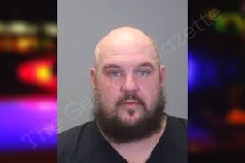 Aaron Semenoff's Instagram, Twitter & Facebook