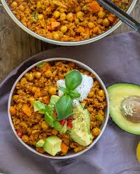 Drizzle the olive oil over the chopped vegetables, toss to coat, then season with a couple pinches of salt. Ernahrungsplan Fur 1 Tag Gesundes Meal Prep Vegan Mrs Flury Gesunde Rezepte