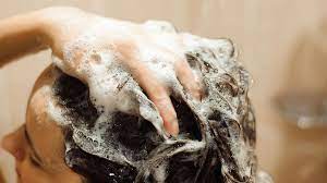 fettender ansatz und trockene spitzen ade friseurmeister sven hentschel verrat was sie ihren haaren gutes tun konnen und haare pflegen haare haarwaschmittel