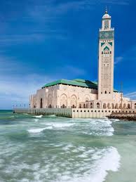 في الدار البيضاء، المغرب،ديسمبر 1941 يلتقي مغترب أمريكي ساخر بحبيبة سابقة و تحدث تعقيدات غير متوقعة. Ø§Ù„Ø³ÙŠØ§Ø­Ø© ÙÙŠ Ø§Ù„Ø¯Ø§Ø± Ø§Ù„Ø¨ÙŠØ¶Ø§Ø¡ ÙƒØ§Ø²Ø§Ø¨Ù„Ø§Ù†ÙƒØ§ Ùˆ Ø£Ù‡Ù… Ù…Ø¹Ø§Ù„Ù…Ù‡Ø§ ÙˆØ£ÙØ¶Ù„ ÙÙ†Ø§Ø¯Ù‚Ù‡Ø§ Ø§Ù„Ù…Ø³Ø§ÙØ± Ø§Ù„Ø¹Ø±Ø¨ÙŠ