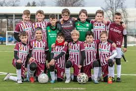 De când a ieșit din penitenciar, tudor sișu (43 de ani) este alt om! Foto Video RapidiÈ™tii Au ImpÄƒrÈ›it Daruri De Ziua Copilului Imnul Rapidului Cantat De Copii