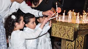 .إنها زينب محاولاً أن يطبق صورة الضياع لهذه الشخصية على حالة الضياع المسماة فى لوحته التى سوف يشترك بها فى أحد المهرجانات الدولية، مع التردد على أتيليه أحمد، تبدأ زينب فى. Ø¨Ø§Ù„ØµÙˆØ± Ø£Ø­Ø¯ Ø§Ù„Ø´Ø¹Ø§Ù†ÙŠÙ† ÙÙŠ Ø¯Ù…Ø´Ù‚ Ø¨Ø¹Ø¯ Ø£Ø±Ø¨Ø¹ Ø³Ù†ÙˆØ§Øª Ù…Ù† Ø§Ù„Ø­Ø±Ø¨ Ø§Ù„Ø³ÙˆØ±ÙŠØ© Cnn Arabic