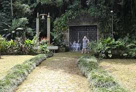 Atividades com ótima pontuação e entrada gratuita em criciúma: Pontos Turisticos Em Criciuma Gruta E Praca Chamine
