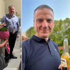 Who's that guy? 😅 Cheers! 🍻