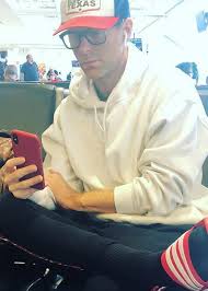 See full list on wealthypersons.com Bobby Bones Grosse Gewicht Alter Korperstatistik