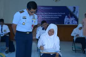 Pengisian form pengukuran seragam calon siswa. Lanud Sim Gelar Seleksi Tingkat Daerah Siswa Sma Pradita Dirgantara Barometernews Id