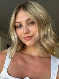 Exploring Amanda DeWitt's Unique Style and Content Creation Journey