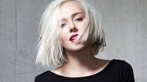 An asymmetrical bob haircut gives an edgy vibe to the standard look, which you can further customize with curls and colors. Asymmetrical Bob Cut Associated Hair Professionals