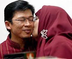 Gugatan cerai ustad kondang indonesia abdul somad terhadap istrinya, mellya juniarti, ramai dibicarakan warganet di media sosial, termasuk twitter. Aa Gym Digugat Cerai Istri Pertama Okezone Celebrity