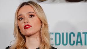 Su cumpleaños, lo que hizo antes de la fama, su vida de familia, curiosidades, popularidad y más. Sex Education S Aimee Lou Wood Had Vulnerability Hangover After Filming Masturbation Scene The Independent