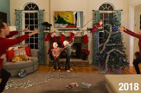 View funny christmas pictures and the most awkward christmas photos at awkward family photos. Funny Family Christmas Cards 5 Reckon Talk