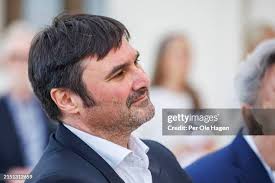 28 Photos & High Res Pictures