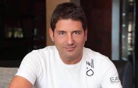 Hajdú péter és sarka kata kapcsolata tavaly nyáron jutott el a holtpontra és bár próbálták megmenteni házasságukat, végül belátták, hogy ideje istenhozzádot mondaniuk egymásnak. Hajdu Peter Facebook