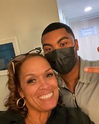 Robyn Langston's Instagram, Twitter & Facebook