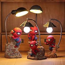 Cooles Geschenk Fur Marvel Fans Diese Spiderman Lampe Gibt Es In Vielen Verschiedenen Ausfuhrungen Spiderman Nachtleuchte Lampentisch