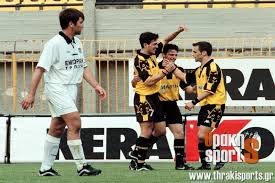 Με χειροπέδες απειλούνται οι πρώην πρόεδροι της αεκ ντέμης νικολαΐδης, γιώργος κιντής, νάσος θανόπουλος και σταύρος. Epeteios 20 Xronia Apo To Istoriko 4 1 Ths Aek Sthn 3an8h Me Dyo Gkol Ntemh Kai Alla Dyo Maladenh Thrakisports