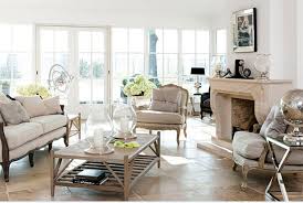 Vintage floral art prints in simple metal frames accentuate the organic charm of this provincial interior design style. 7bpt2r3napq8cm