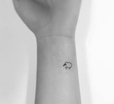 Best 25 Minimal Tattoo Ideas On Pinterest One Line Animals One Line Tattoo And Minimalist Tattoos Dovme Modelleri Mini Tattoos Guzel Dovmeler