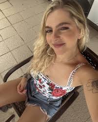 2025 ✨ 1) roubei uma taça e não sabia a procedência da bebida e nem quem  colocou a boca 2) tem pessoas de mais de dois estados diferentes 3)  piscina, né 4)