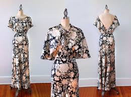 This is a pretty vintage feedsack or flour sack fabric. Dresses 1930s 1940s Guermantes