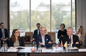 The showman: How Murphy's pitches resonate with international crowd