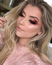 Esfumado alongado! Eu amo todo estilo de maquiagem, desde as mais suaves às  pesadas. Cada ocasião pede um estilo diferente. Pena que…