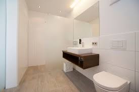 This barcelona airport hotel badezimmer graphic has 17 dominated colors, which include snowflake, swing sage, camel hide, iris eyes, clay court, copper lake, sunny pavement, cape palliser. Hotelzimmer Reservieren Am Bodensee