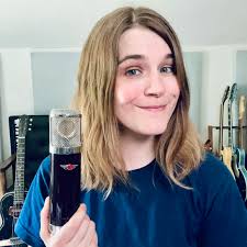 Jenny Youngs's Instagram, Twitter & Facebook