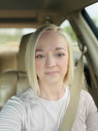 Hairstylist with creative eye for new cut and color