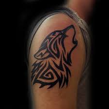 Tatouage femme interieur poignet tete de loup et arabesques. 55 Tatouages De Loup Tribal Et Leur Signification