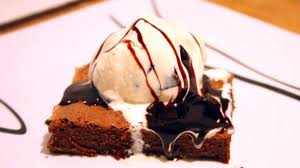 Brownie con helado