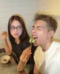 Cặp đôi Vbiz tương tác thân mật, đang tìm hiểu nhau?