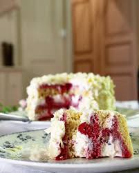 Delicious And Light Framboisier A Very Well Known Cake In France Composed Of A Genoise Raspberries And Yummy Cakes Delicious Desserts White Chocolate Cake