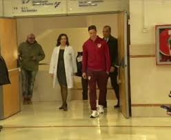 Thank you all for your concern and your messages of support, torres wrote on twitter. Fernando Torres First Pictures Of Atletico Madrid Leaving Hospital After Head Injury Daily Star