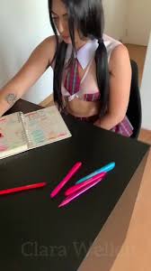 Emily Ferrer e amiga dançando sensualmente e nuas sem pudor no vídeo íntimo