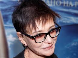 Смотрятся как ровесники»: фото Ирины Хакамады с молоденьким бойфрендом  появилось в Сети - Экспресс газета