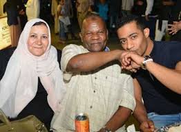 لقطات حديثة للفنان محمد رمضان واحتفالة بعيد ميلادة مع زوجتة واولادة Ù…Ø­Ù…Ø¯ Ø±Ù…Ø¶Ø§Ù† ÙŠÙ‚Ø¨Ù„ ÙŠØ¯ ÙˆØ§Ù„Ø¯Ù‡ ÙÙŠ Ø£ÙˆÙ„ Ø¸Ù‡ÙˆØ± Ø¥Ø¹Ù„Ø§Ù…ÙŠ Ù„Ù‡ Ù…Ø¹Ù‡ Ø´Ø§Ù‡Ø¯