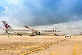 Juli 2018 steigt nun qatar airways zum platinum partner des fc bayern münchen auf und ist damit gemeinsam in einer riege mit dhl, goodyear, hypo vereinsbank, paulaner, sap, siemens und tipico. First Airbus A350 1000 Lands In The Us Photos Airways Magazine
