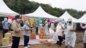 Anda dapat menyemak harga minyak sebelum terbeli minyak keesokan hari.nah.mudahkan.anda juga boleh menyemak perbandingan harga minyak sebelum dan selepas. Harga Minyak Goreng Di Krayan Capai Rp 35 Ribu Program Jembara Muat 950 Kg Barang Per Tahun Tribun Kaltim