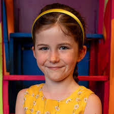 Daisy Mansfield's Instagram, Twitter & Facebook