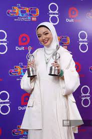 Maybe you would like to learn more about one of these? Mira Filzah Rangkul Anugerah Bintang Paling Popular Abpbh 32 Berikut Adalah Senarai Penuh Pemenang Kongsi Tular Semasa Forum Cari Infonet