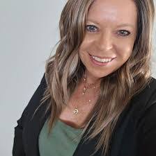 Danielle Verhey's Instagram, Twitter & Facebook