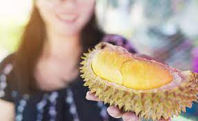 Durian yang bulat isinya banyak, tapi kurang enak. Bolehkah Jika Ibu Hamil Makan Durian Hello Sehat