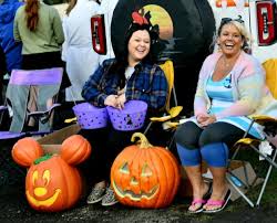 Hundreds of children experience trunk-or-treat in Ashtabula