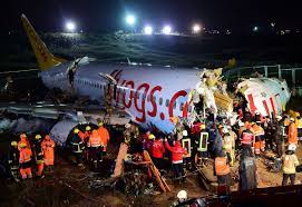 De maatschappij vliegt vanuit diverse turkse vliegvelden naar het westen en noorden van europa. In Pictures Three Dead After Pegasus Airlines Skids On Runway And Catches Fire Arabianbusiness