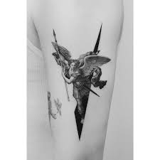San miguel arcángel significa, ¿quién como dios? o nadie es como dios y está entre los tres cuyos nombres aparecen en la biblia. Pawel Indulski On Instagram St Michael Vanquishing Satan Raphael Santi Tattoo Dotyk Dotyktattoo Inksearch Greek Tattoos Body Art Tattoos Tattoos