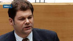 Er sprach von einer tatsächlichen, wirklich massiven. Parteiennachwuchs Wie Lernt Man Rebellion Welt