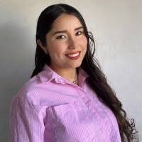 30+ perfiles de «Adela Salazar»