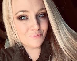 Candice Gregory's Instagram, Twitter & Facebook